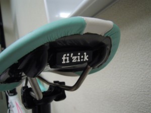 フィジーク サドル