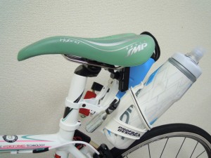 サドル後ろボトルケージ