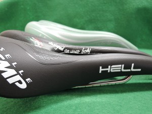 Selle SMP Hell Hybrid 比較