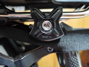 サドルレールの締め付けトルク