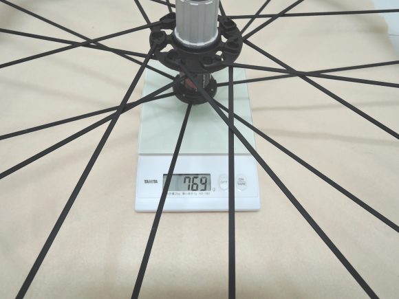 フルクラム・レーシングゼロ・カーボンの後輪の重量測定