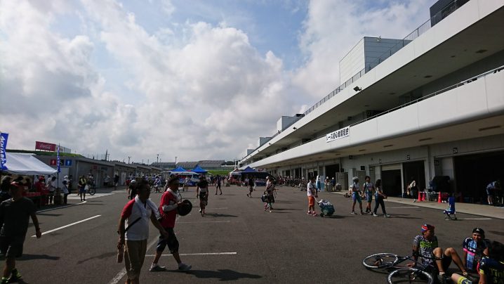 シマノ鈴鹿のピットビル周辺
