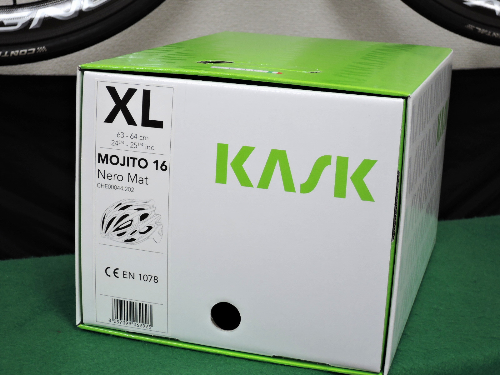 KASK Mojito マットブラック（XL）の外箱